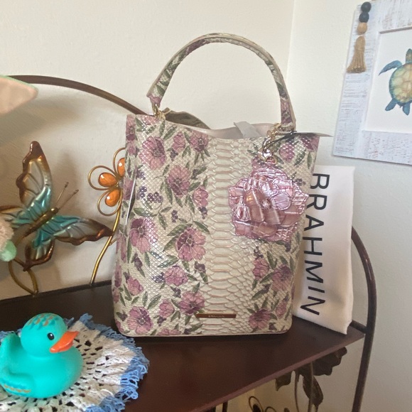 SOLD!!   Amelia in Ivory  Labyrinth + Pink Icing magnolia! - Picture 9 of 13